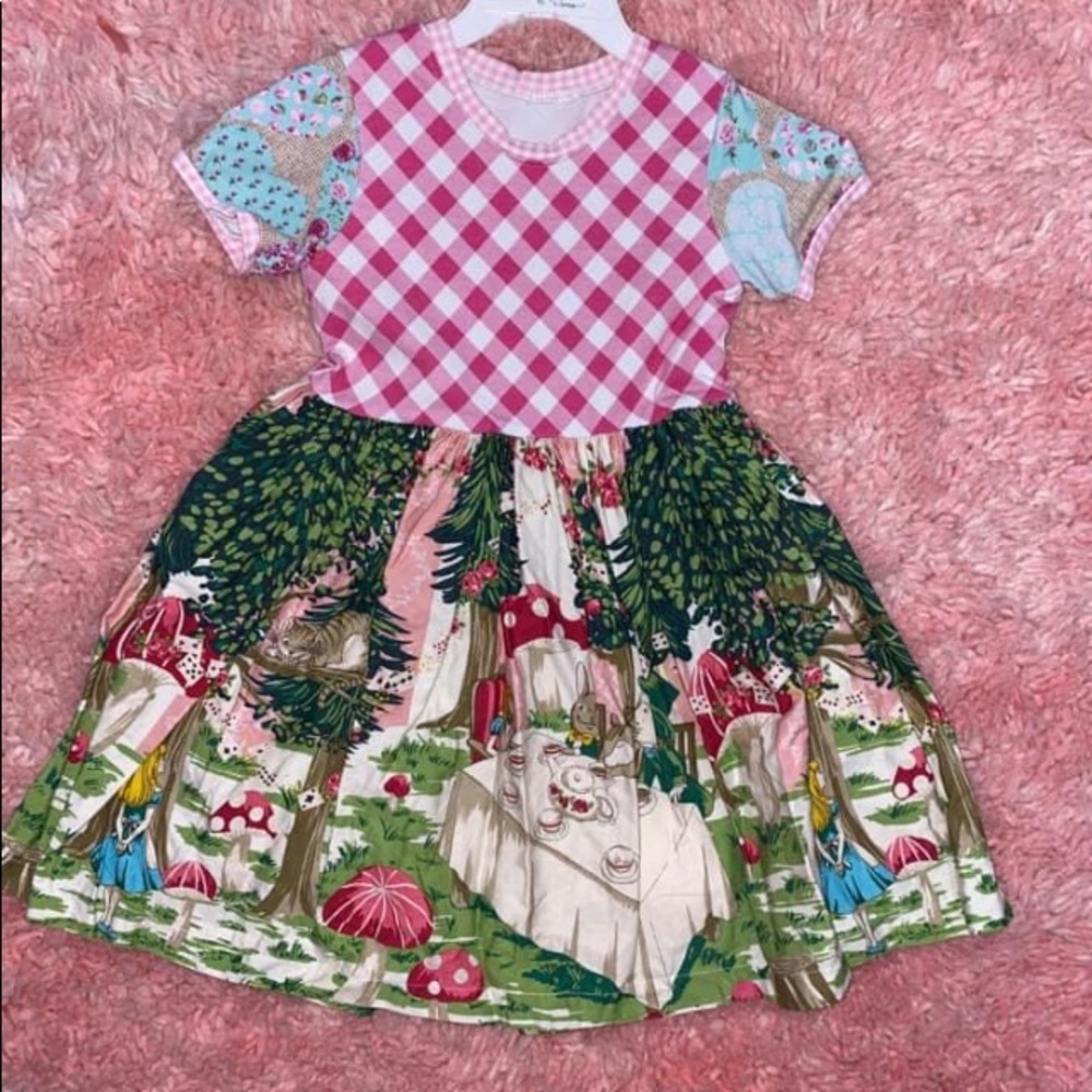 In search of this Alice in wonderland dress